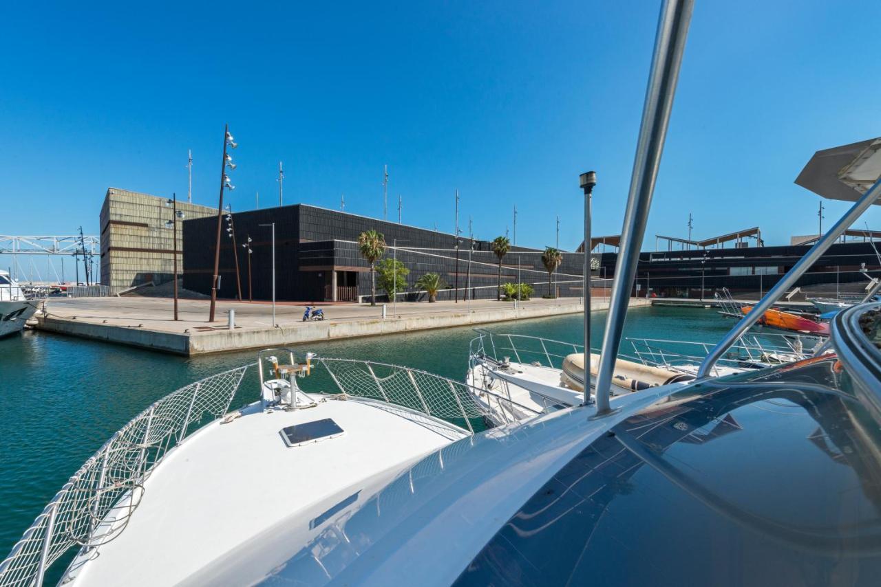 Boat Accommodations Barcelona Sant Adria de Besos Exterior foto