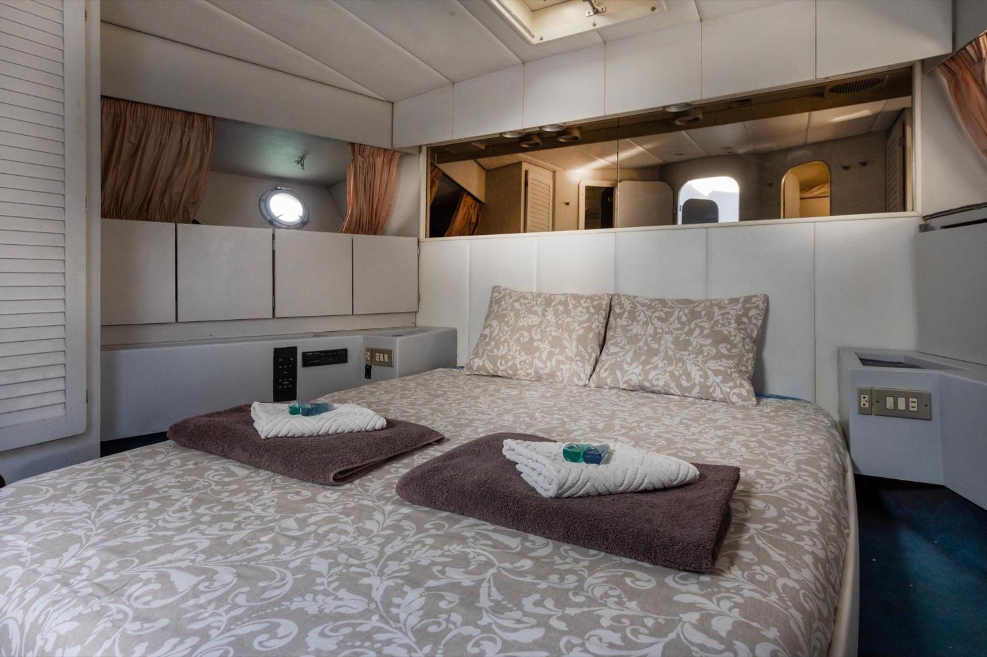 Boat Accommodations Barcelona Sant Adria de Besos Exterior foto