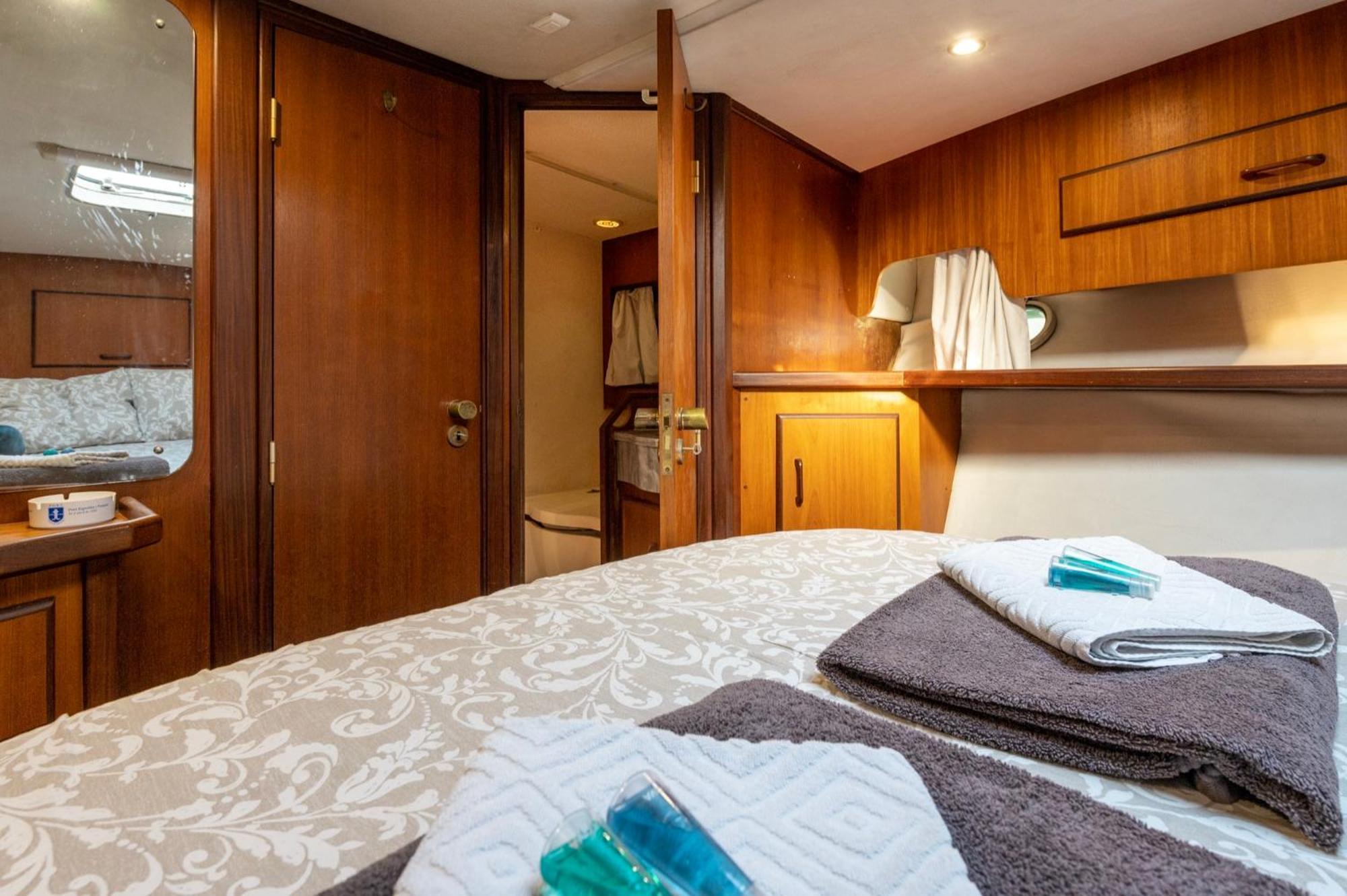 Boat Accommodations Barcelona Sant Adria de Besos Exterior foto